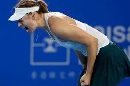 锐不可当引爆全场！，莎拉波娃意外战胜G2再创辉煌时刻(莎拉波娃和小威的恩怨)-爱游戏