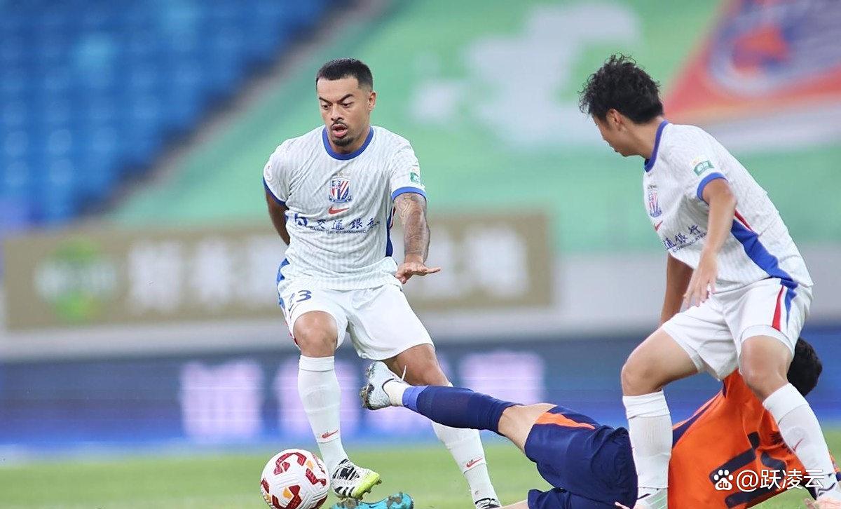 关键时刻CBA常规赛焦点战，上海申花外线爆发，更衣室稳定，团队化学反应显著(体坛快讯开始前中场广告)